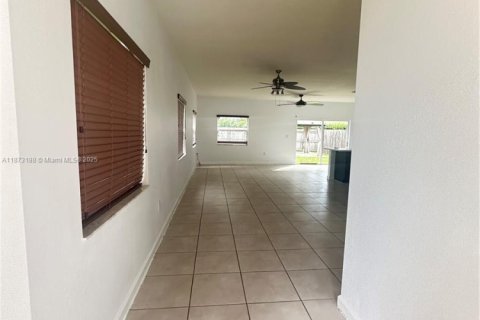 Casa en alquiler en Homestead, Florida, 4 dormitorios, 179.67 m2 № 1927776 - foto 2