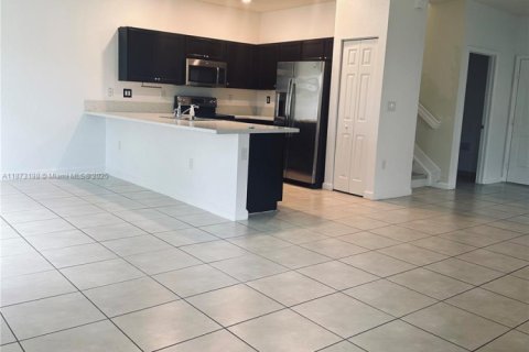 Casa en alquiler en Homestead, Florida, 4 dormitorios, 179.67 m2 № 1927776 - foto 6