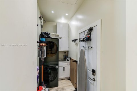House in Miami, Florida 3 bedrooms, 130.53 sq.m. № 2192110 - photo 23