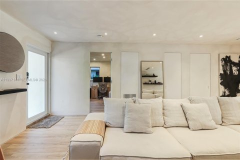 House in Miami, Florida 3 bedrooms, 130.53 sq.m. № 2192110 - photo 30
