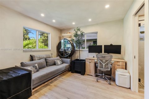 House in Miami, Florida 3 bedrooms, 130.53 sq.m. № 2192110 - photo 29