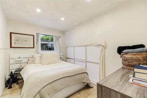 House in Miami, Florida 3 bedrooms, 130.53 sq.m. № 2192110 - photo 25