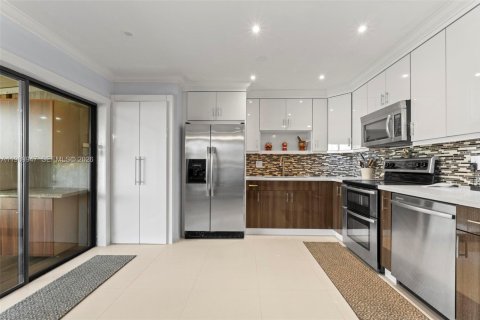 Adosado en venta en Pompano Beach, Florida, 3 dormitorios, 132.66 m2 № 2032683 - foto 2