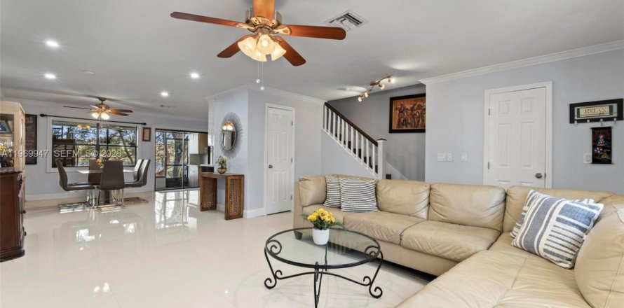 Adosado en Pompano Beach, Florida 3 dormitorios, 132.66 m2 № 2032683