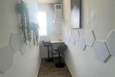 Снять в аренду коммерческую недвижимость в Зеферхиллс-Норт, Флорида 218.88м2, № 2118238 - фото 11