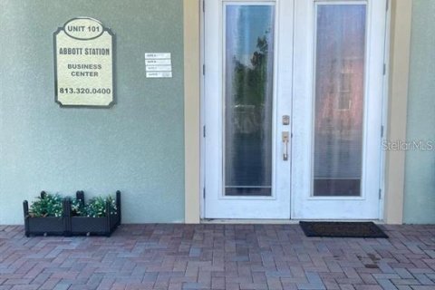 Снять в аренду коммерческую недвижимость в Зеферхиллс-Норт, Флорида 218.88м2, № 2118238 - фото 2