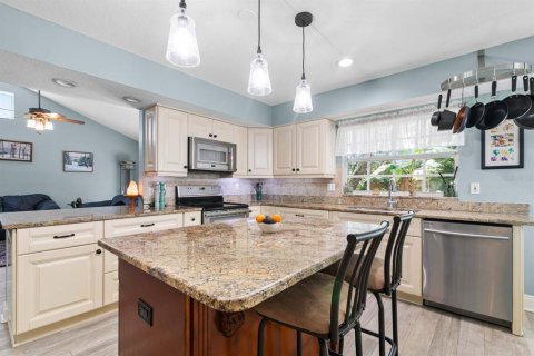 House in Tampa, Florida 3 bedrooms, 201.97 sq.m. № 2339310 - photo 18