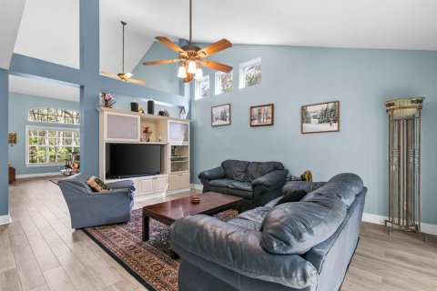 House in Tampa, Florida 3 bedrooms, 201.97 sq.m. № 2339310 - photo 13