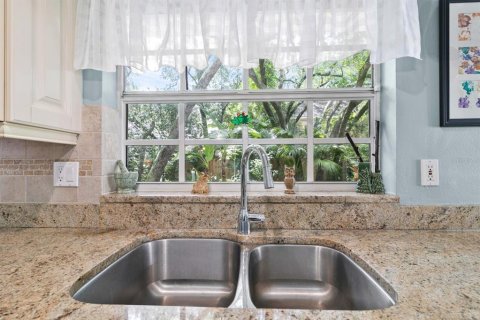 House in Tampa, Florida 3 bedrooms, 201.97 sq.m. № 2339310 - photo 25