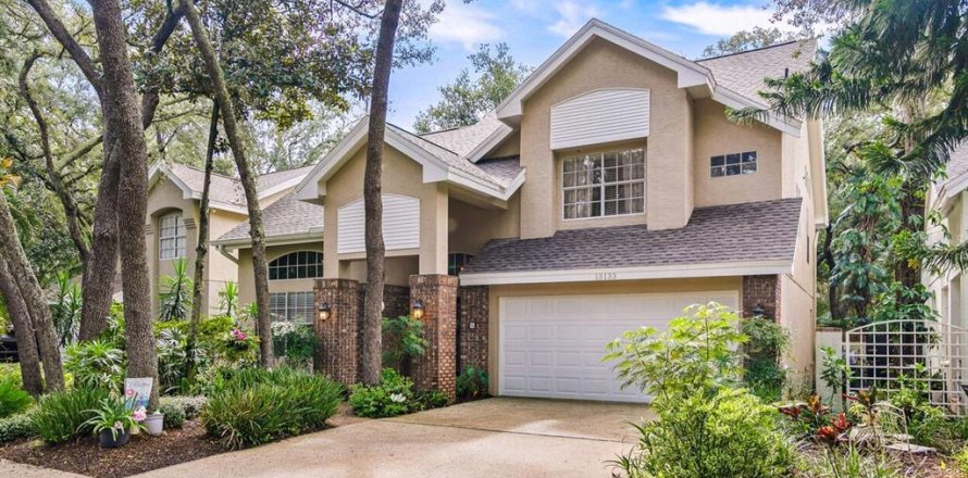 House in Tampa, Florida 3 bedrooms, 201.97 sq.m. № 2339310