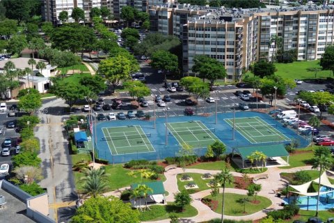 Купить кондоминиум в Пемброк-Пайнс, Флорида 2 спальни, 108.7м2, № 1933186 - фото 21