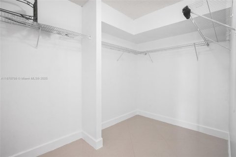 Купить кондоминиум в Пемброк-Пайнс, Флорида 2 спальни, 108.7м2, № 1933186 - фото 6