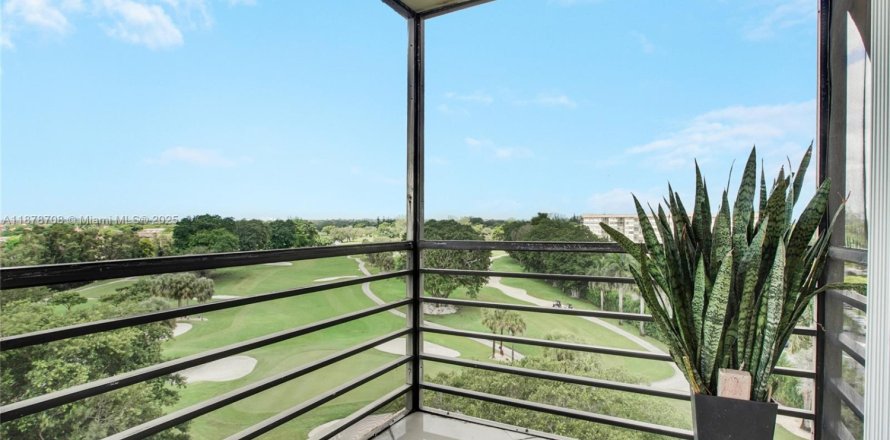 Кондоминиум с 2 спальнями в Пемброк-Пайнс, Флорида № 1933186