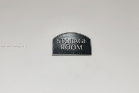 Condo in Miami Beach, Florida  № 2000967 - photo 19