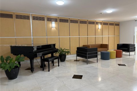 Condo in Miami Beach, Florida  № 2000967 - photo 25