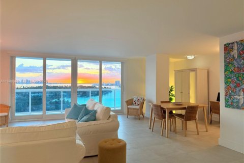 Condo in Miami Beach, Florida  № 2000967 - photo 4