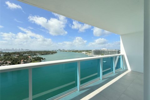 Condo in Miami Beach, Florida  № 2000967 - photo 10