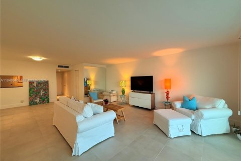 Condo in Miami Beach, Florida  № 2000967 - photo 11