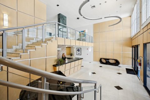 Condo in Miami Beach, Florida  № 2000967 - photo 23