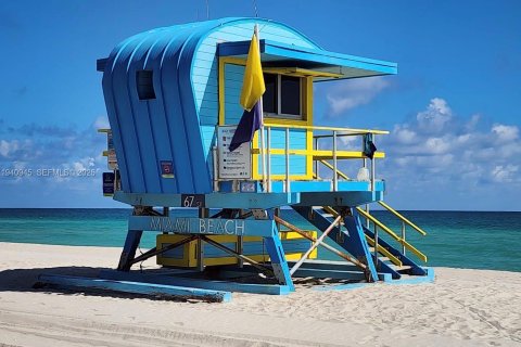 Condo in Miami Beach, Florida  № 2000967 - photo 29