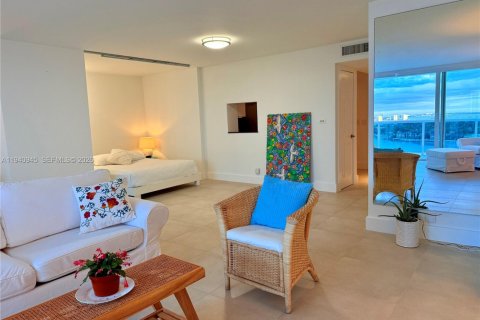 Condo in Miami Beach, Florida  № 2000967 - photo 12