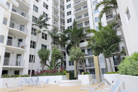 Condo in Hollywood, Florida, 1 bedroom  № 1883825 - photo 21