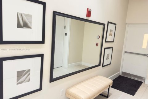Condo in Hollywood, Florida, 1 bedroom  № 1883825 - photo 29