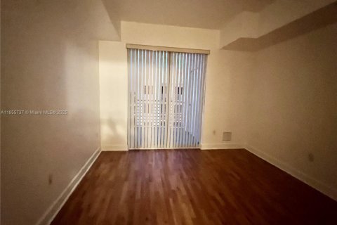 Condo in Hollywood, Florida, 1 bedroom  № 1883825 - photo 4