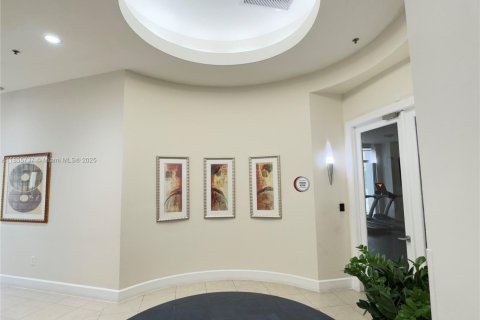 Condo in Hollywood, Florida, 1 bedroom  № 1883825 - photo 15