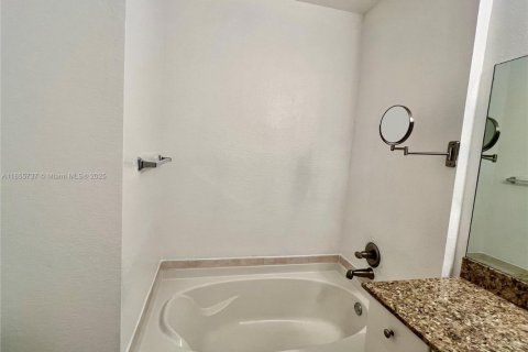 Condo in Hollywood, Florida, 1 bedroom  № 1883825 - photo 9
