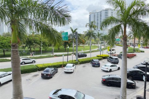 Condo in Hollywood, Florida, 1 bedroom  № 1883825 - photo 24