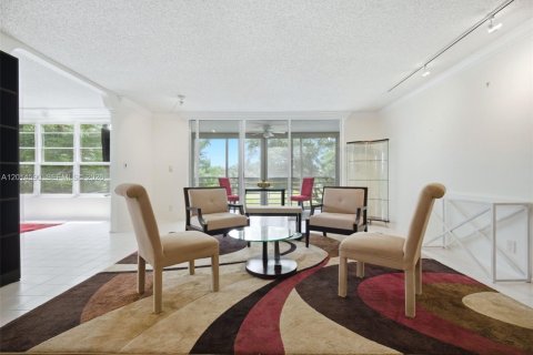 Condo in Pompano Beach, Florida, 3 bedrooms  № 2076302 - photo 2