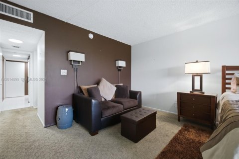 Condo in Pompano Beach, Florida, 3 bedrooms  № 2076302 - photo 18