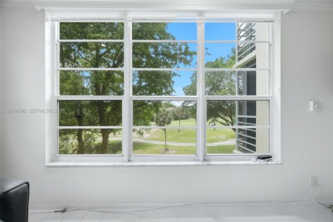 Condo in Pompano Beach, Florida, 3 bedrooms  № 2076302 - photo 14