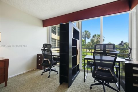 Condo in Pompano Beach, Florida, 3 bedrooms  № 2076302 - photo 19