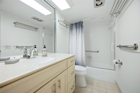 Condo in Pompano Beach, Florida, 3 bedrooms  № 2076302 - photo 24