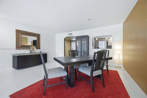 Condo in Pompano Beach, Florida, 3 bedrooms  № 2076302 - photo 5