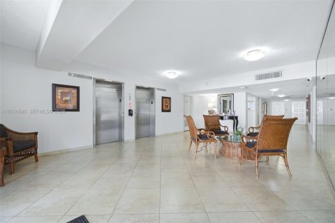 Condo in Pompano Beach, Florida, 3 bedrooms  № 2076302 - photo 26