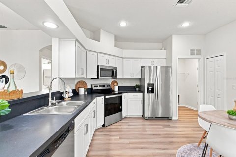 Villa ou maison à vendre à Tavares, Floride: 3 chambres, 136.66 m2 № 2352315 - photo 4