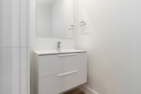 Снять в аренду таунхаус в Форт-Лодердейл, Флорида 4 спальни, 227.33м2, № 1944376 - фото 16