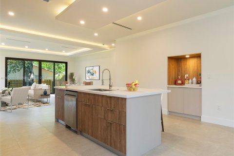 Снять в аренду таунхаус в Форт-Лодердейл, Флорида 4 спальни, 227.33м2, № 1944376 - фото 5