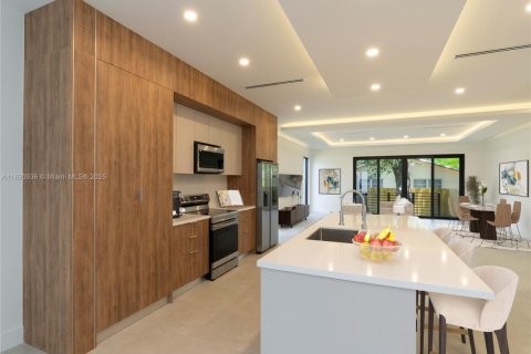 Снять в аренду таунхаус в Форт-Лодердейл, Флорида 4 спальни, 227.33м2, № 1944376 - фото 3