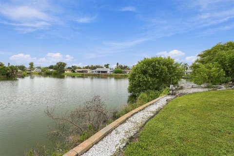 Villa ou maison à vendre à Venice, Floride: 2 chambres, 120.87 m2 № 2405495 - photo 2