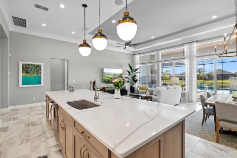 House in Lakewood Ranch, Florida 4 bedrooms, 271.46 sq.m. № 1574630 - photo 14