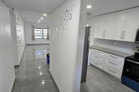 Apartment in Dania Beach, Florida 2 bedrooms, 98.48 sq.m. № 1994274 - photo 1