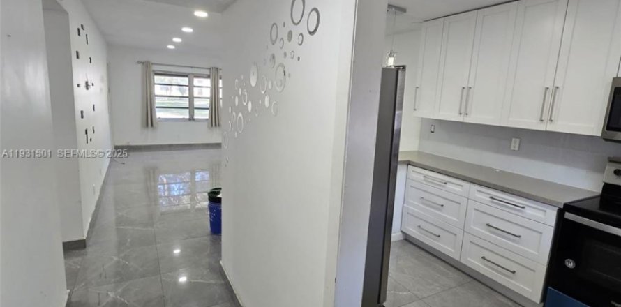 Apartment in Dania Beach, Florida 2 bedrooms, 98.48 sq.m. № 1994274