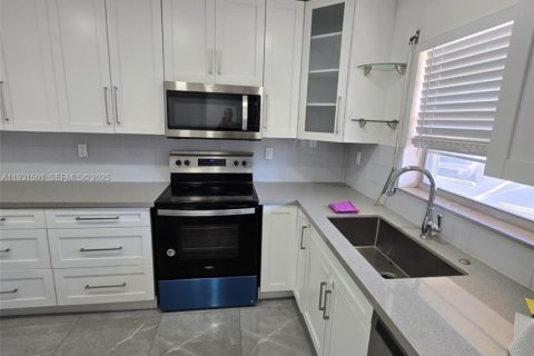 Apartment in Dania Beach, Florida 2 bedrooms, 98.48 sq.m. № 1994274 - photo 2