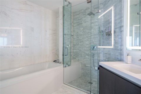 Condo in Miami, Florida, 2 bedrooms  № 1240028 - photo 17