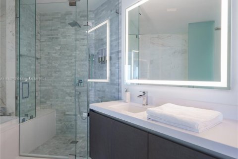 Condo in Miami, Florida, 2 bedrooms  № 1240028 - photo 21
