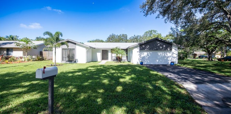 Villa ou maison à Cooper City, Floride 3 chambres, 190.73 m2 № 1951198